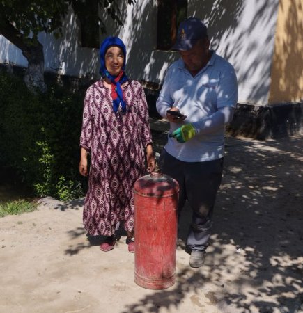 Zafarobod tumanida suyultirilgan gaz balonlari yetkazib berilmoqda.