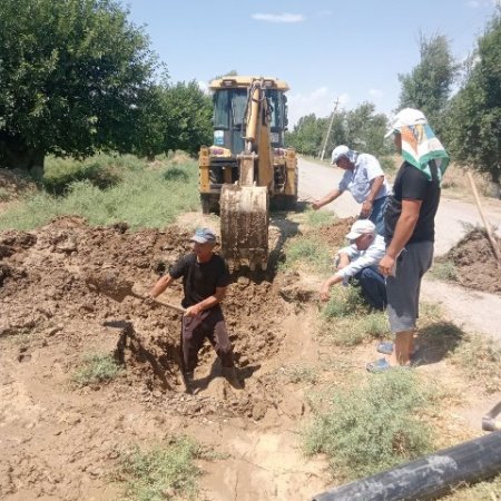 Зафаробод туманида аҳолини тоза ичимлик суви билан таъминлаш бўйича амалга оширилаётган ишлар бўйича медиа-тур ўтказилди.